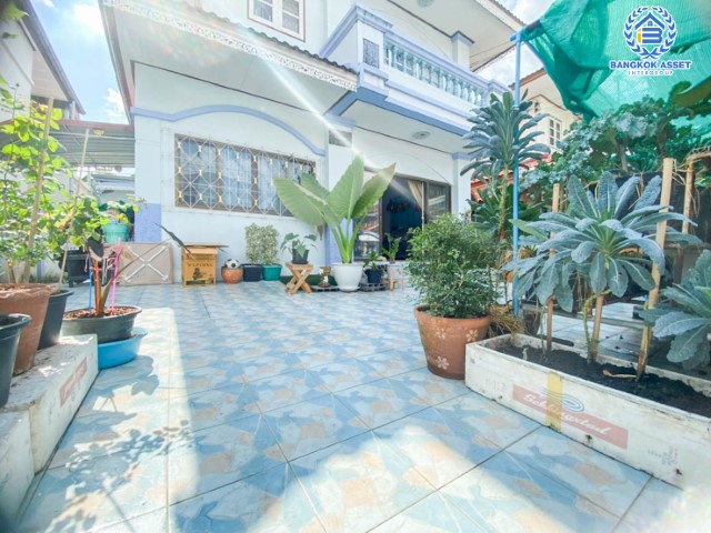 *****บ้านเดี่ยวมือสองย่านกรุงเทพมหานคร ม.เพชรมณฑลกรีน บางบอน5 เนื้อที่กว้างขวางถึง 50 ตร.ว. ฟังก์ชัน 3 ห้องนอน 2 ห้องน้ำ 2 ที่จอดรถ สภาพดี บนทำเลแห่งการเดินทาง เชื่อมต่อถ.มาเจริญ ถ.เพชรเกษม ใกล้เดอะมอลล์บางแค